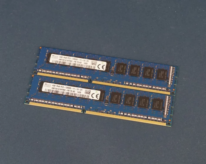 8GB DDR3 ECC (2x4GB) 1600MHz Hynix HMT451U7AFR8C-PB intern geheugen gebruikt