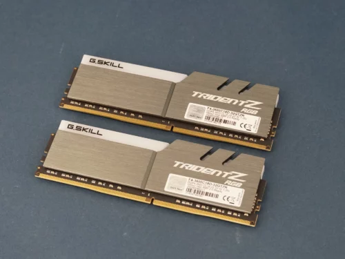 32GB DDR4 (2x16GB) 3200MHz G.Skill Trident Z RGB F4-3600C18D-32GTZR intern geheugen gebruikt