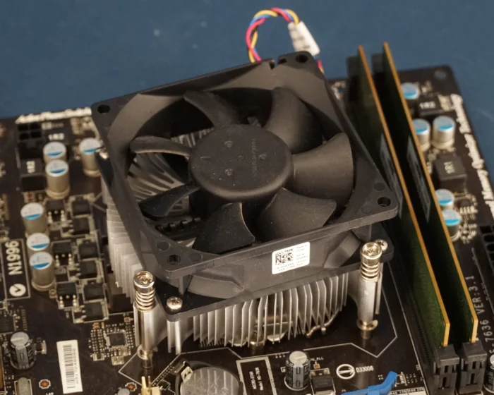 Dell 00KXRX Socket 115x koeler met backplate gebruikt - Afbeelding 2