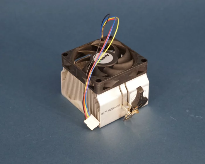 AMD AV-Z7LH007001-4707 Processorkoeler - 4pin, Socket 939/AM2+ - Gebruikt