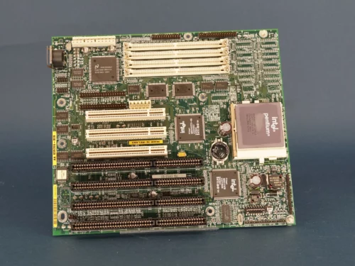 Intel AA 635056-809 Moederbord + Intel Pentium 100 - Baby AT, Socket 5 - Gebruikt